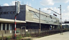 Koluszki - widok z peronu na dworzec